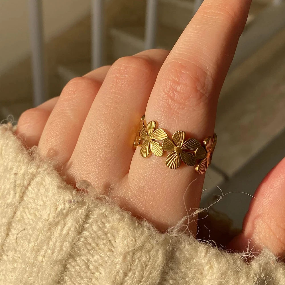 Cute Flower Ring for Women Opened Butterfly Daisy Rings 18K Gold-Plated Stainless Steel Jewelry Valentine's Day Gifts Wholesale